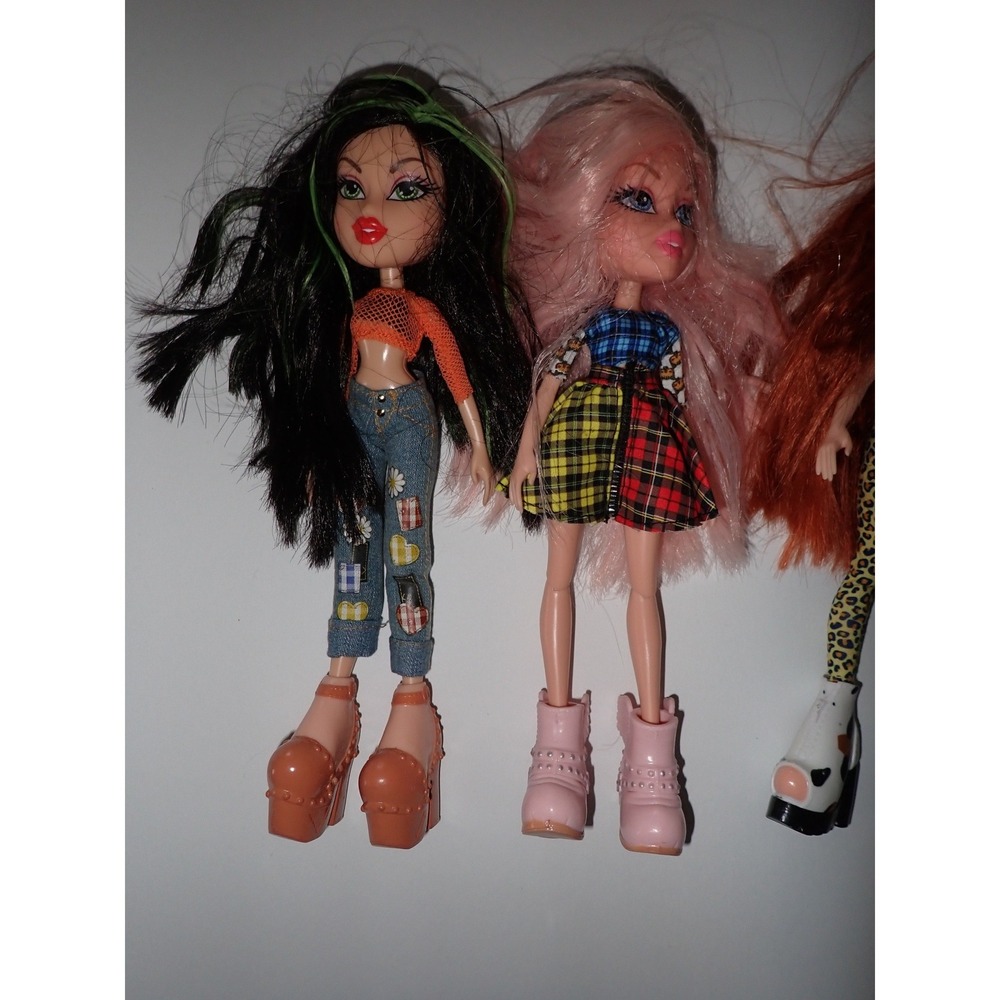 Bratz Doll Lot of 4 Jade Cloe Meygan Yasmin Fashion Dolls Y2K 10 inch - Picture 3 of 4